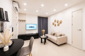 Basic Apartment | Living area