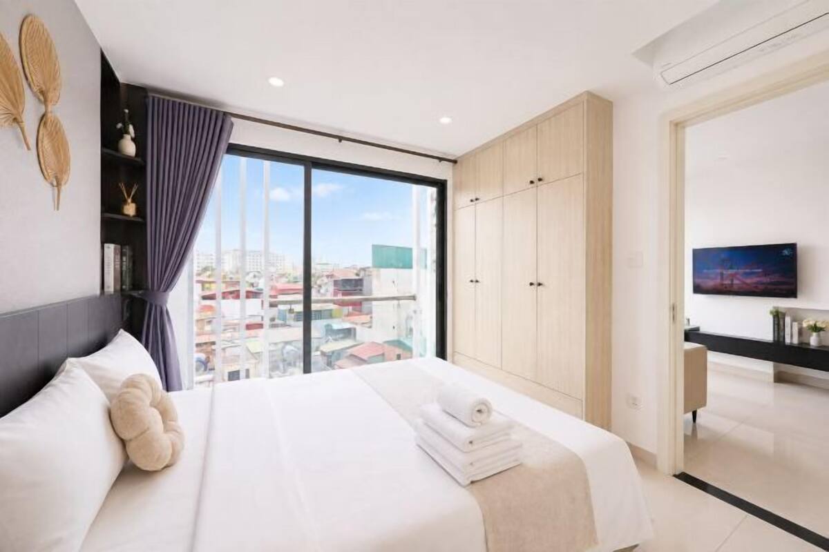 In-room safe, desk, blackout drapes, WiFi (free)