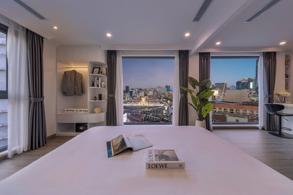 Ben Thanh Market Panorama Premium | シティ ビュー