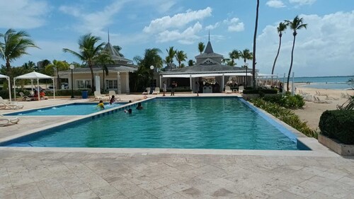 BEAUTIFUL APARTMENT IN PLAYA NUEVA ROMANA
