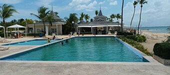 BEAUTIFUL APARTMENT IN PLAYA NUEVA ROMANA