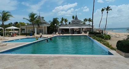 BEAUTIFUL APARTMENT IN PLAYA NUEVA ROMANA