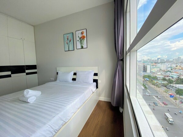 Sunrise City View Retreat - Binh Hung