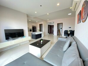 Deluxe Apartment, 3 Bedrooms, City View | Living area - SUNRISE CITY VIEW Retreat (Ho Chi Minh City)