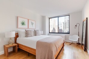 1 slaapkamer, een strijkplank/strijkijzer, wifi, beddengoed