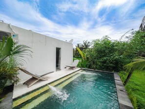 Outdoor pool - White Cubes Villas (Ubud)