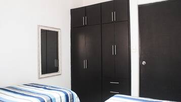 3 chambres, fer et planche à repasser, Wi-Fi gratuit, draps fournis