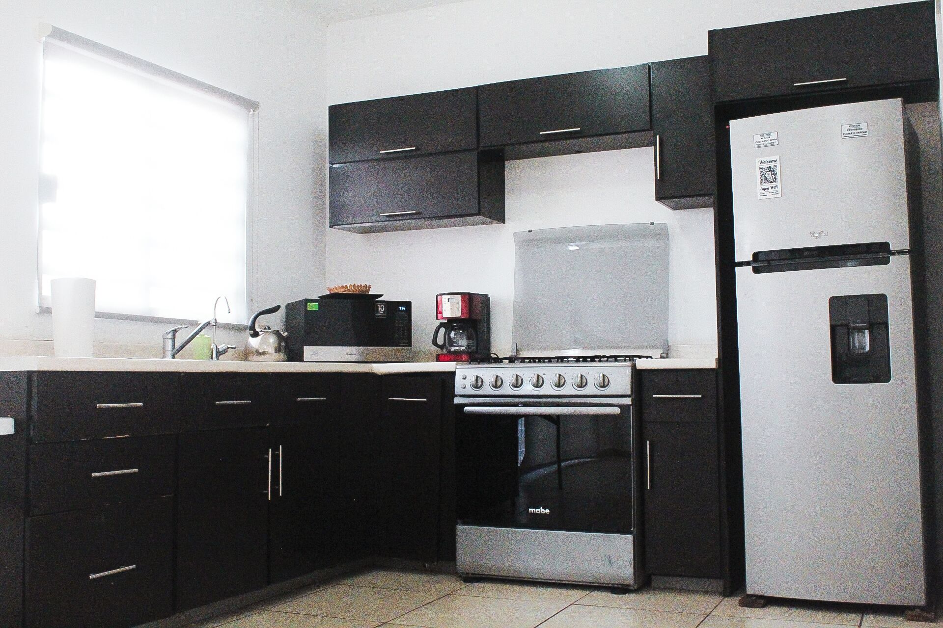 Coffee/tea maker, fridge, oven, stovetop