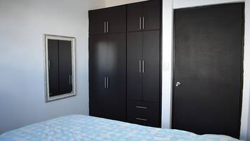 3 dormitorios, tabla de planchar con plancha, wifi gratis y ropa de cama