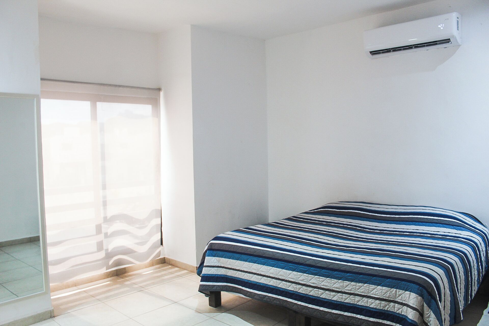 3 bedrooms, iron/ironing board, WiFi (free), bed sheets