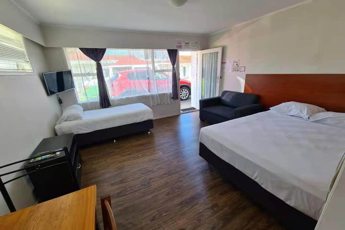 Twin Room, Multiple Beds, Kitchenette | 1 bedroom, iron/ironing board, free WiFi