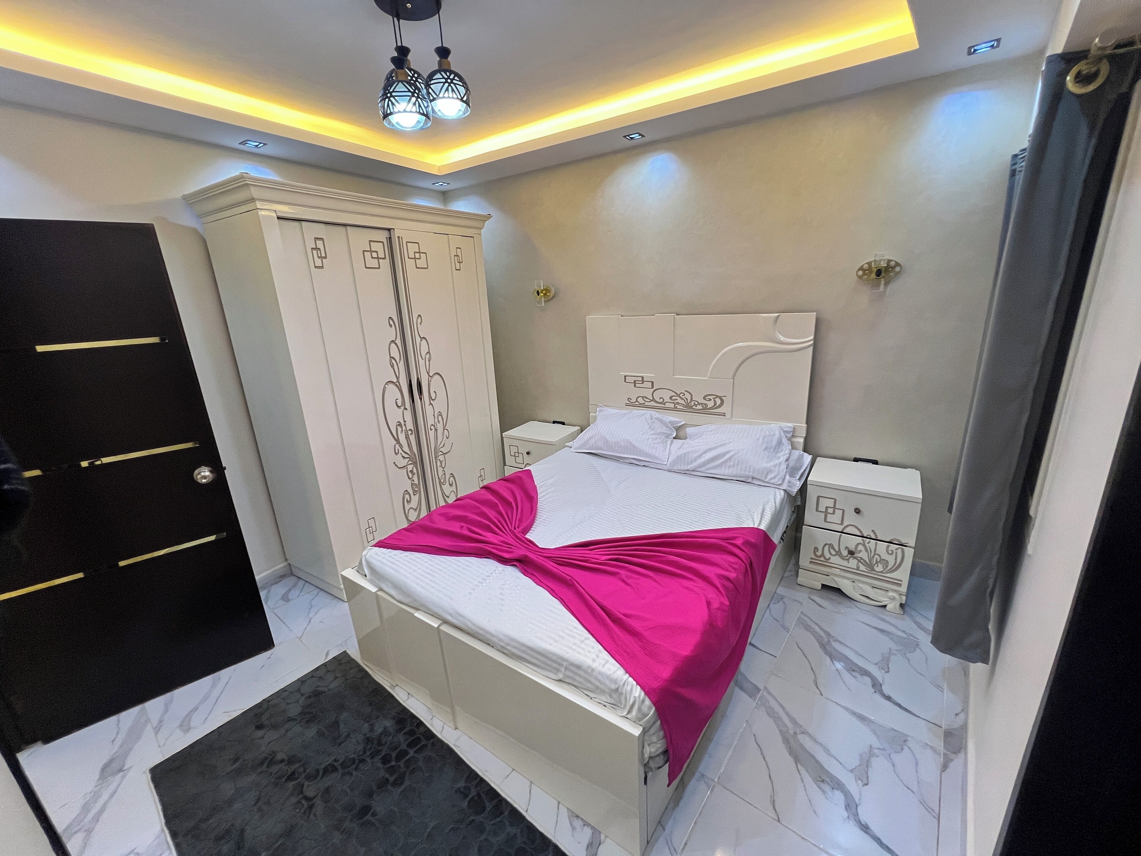 2 bedrooms, desk, iron/ironing board, WiFi