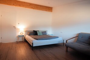 2 bedrooms, WiFi, bed sheets