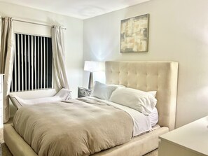 1 slaapkamer, een strijkplank/strijkijzer, wifi, beddengoed