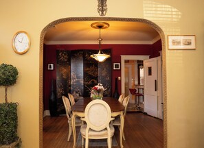 Dining - Cozy Midtown Bungalow near College, Rhodes View, Zoo, Beale Street & Graceland (Memphis)