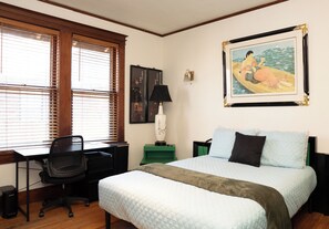 2 bedrooms, desk, iron/ironing board, WiFi - Cozy Midtown Bungalow near College, Rhodes View, Zoo, Beale Street & Graceland (Memphis)