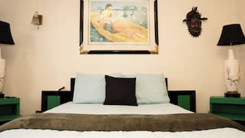 2 bedrooms, desk, iron/ironing board, WiFi