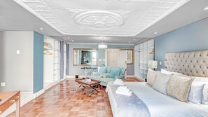 Executive Suite | Living area