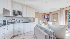 Deluxe Cottage | Private kitchen