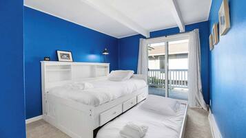4 bedrooms, travel crib, WiFi, bed sheets