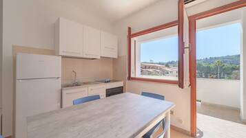 Fridge, oven