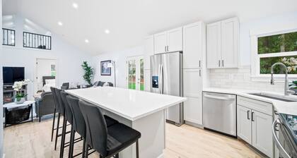 Charming 3-bedroom house in nice Clackamas with WiFi, AC