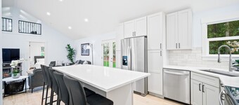 Charming 3-bedroom house in nice Clackamas with WiFi, AC