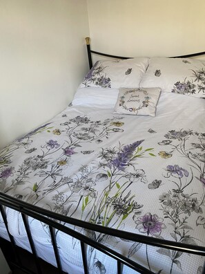 2 bedrooms, iron/ironing board, WiFi, bed sheets