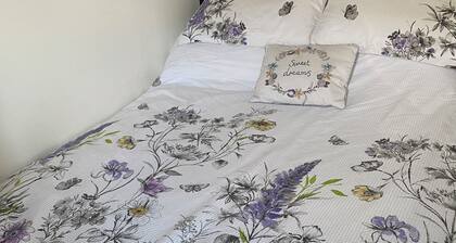 Daisy may cosy chalet