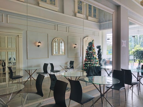 Interior. Amerta Room Metropolitan Park powered by Cocotel