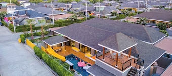 Hua Hin Pool Villa and Pool Table With 3 Bedrooms, 3 Bathrooms Near Cha-am Beach
