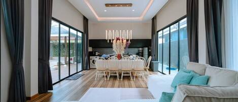 Villa, 3 Schlafzimmer, barrierefrei, eigener Pool | Esszimmer