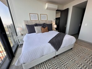 1 slaapkamer, een strijkplank/strijkijzer, wifi, beddengoed