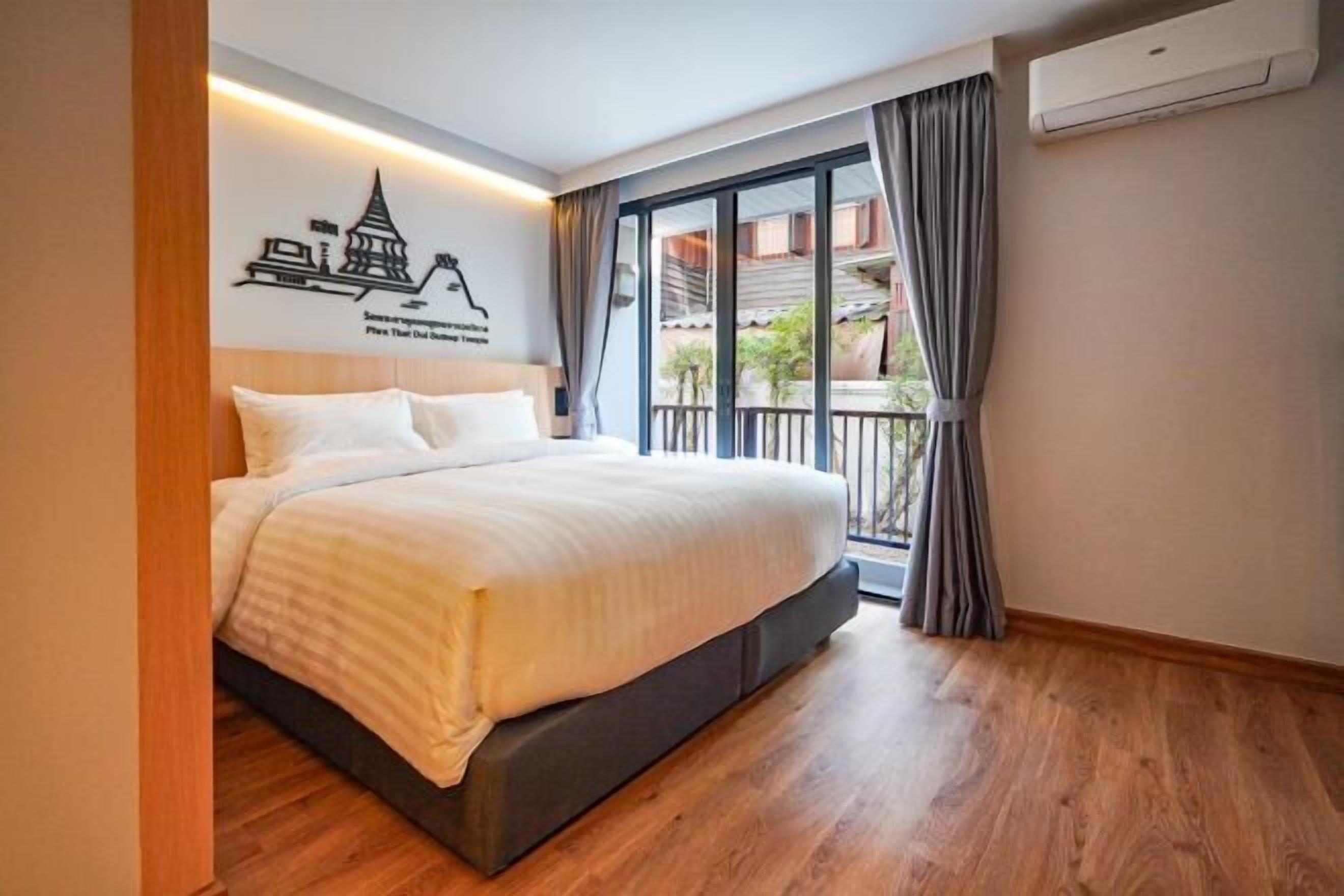 Caja fuerte, tabla de planchar con plancha, wifi gratis