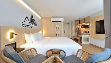 Deluxe Room, 1 King Bed, Balcony, City View | In-room safe, iron/ironing board, free WiFi