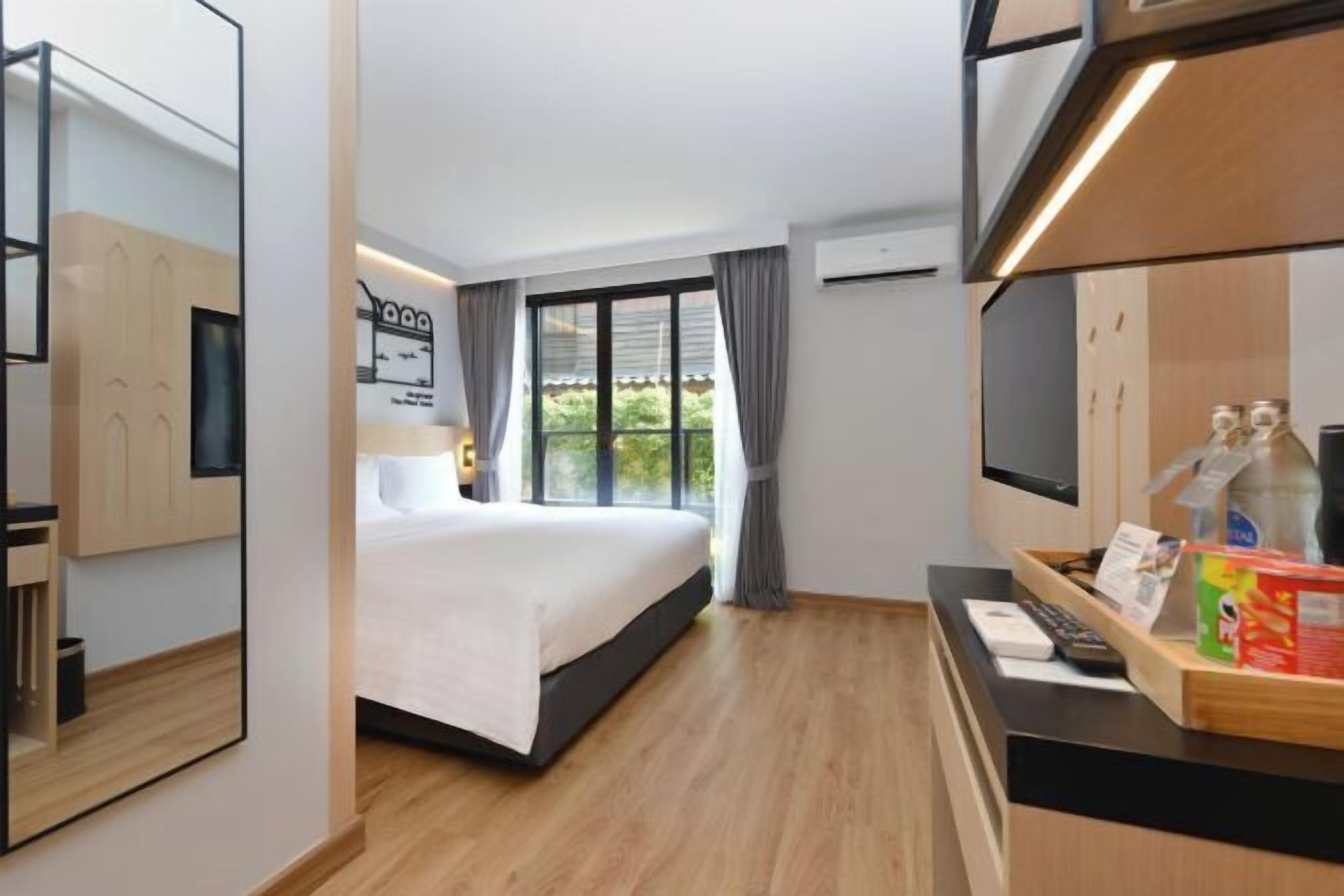 In-room safe, iron/ironing board, free WiFi