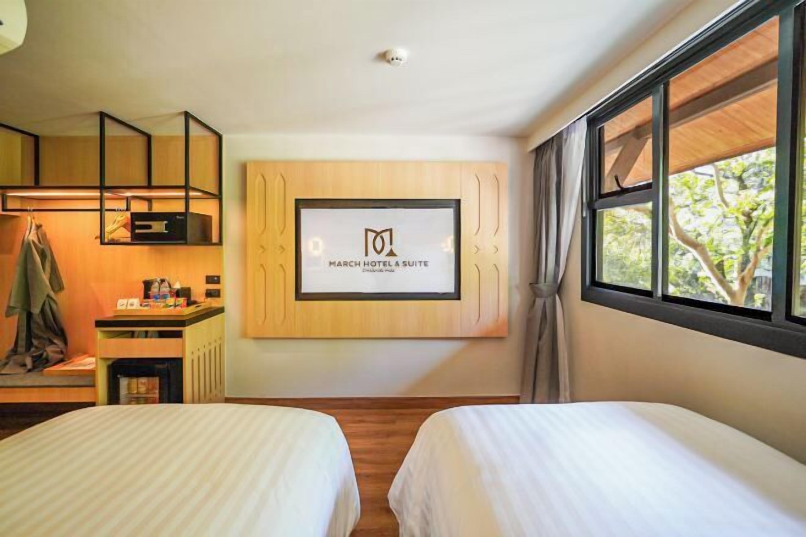 Caja fuerte, tabla de planchar con plancha, wifi gratis