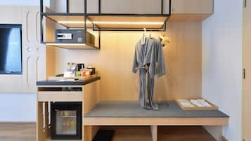 Superior Room, 1 King Bed, Garden View | In-room safe, iron/ironing board, free WiFi