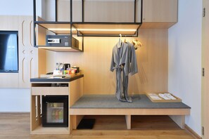 Superior Room, 1 King Bed, Garden View | In-room safe, iron/ironing board, free WiFi