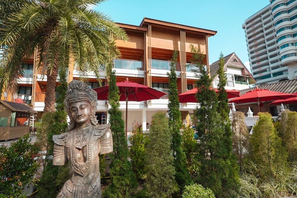 March Hotel & Suite Chiang Mai