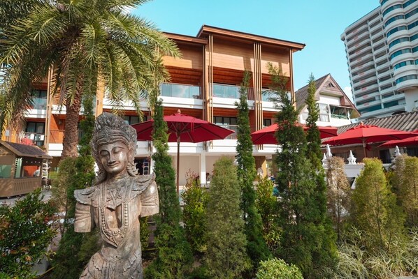 Exterior - March Hotel & Suite Chiang Mai (Chiang Mai)