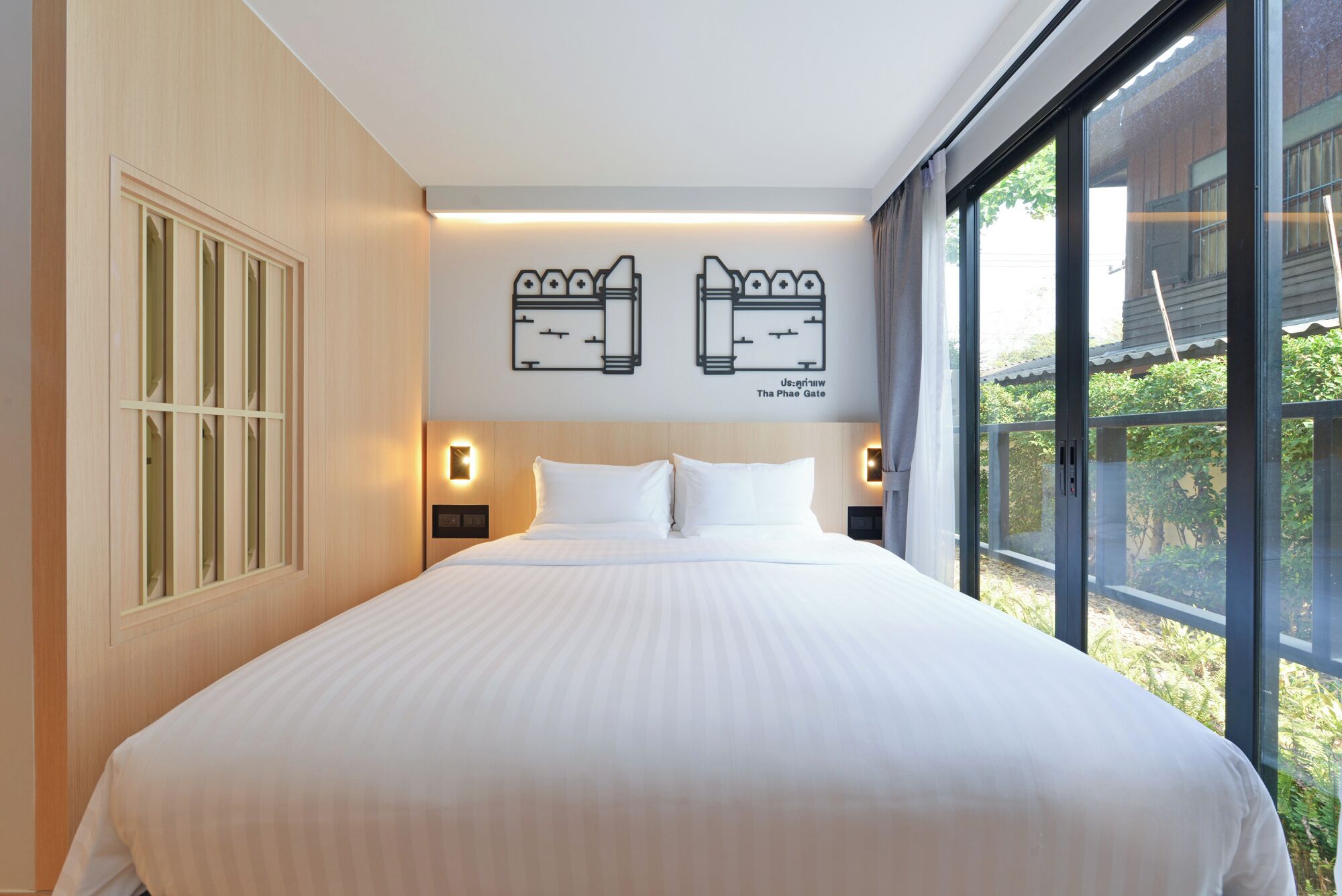 Superior Room, 1 King Bed, Garden View | In-room safe, iron/ironing board, free WiFi