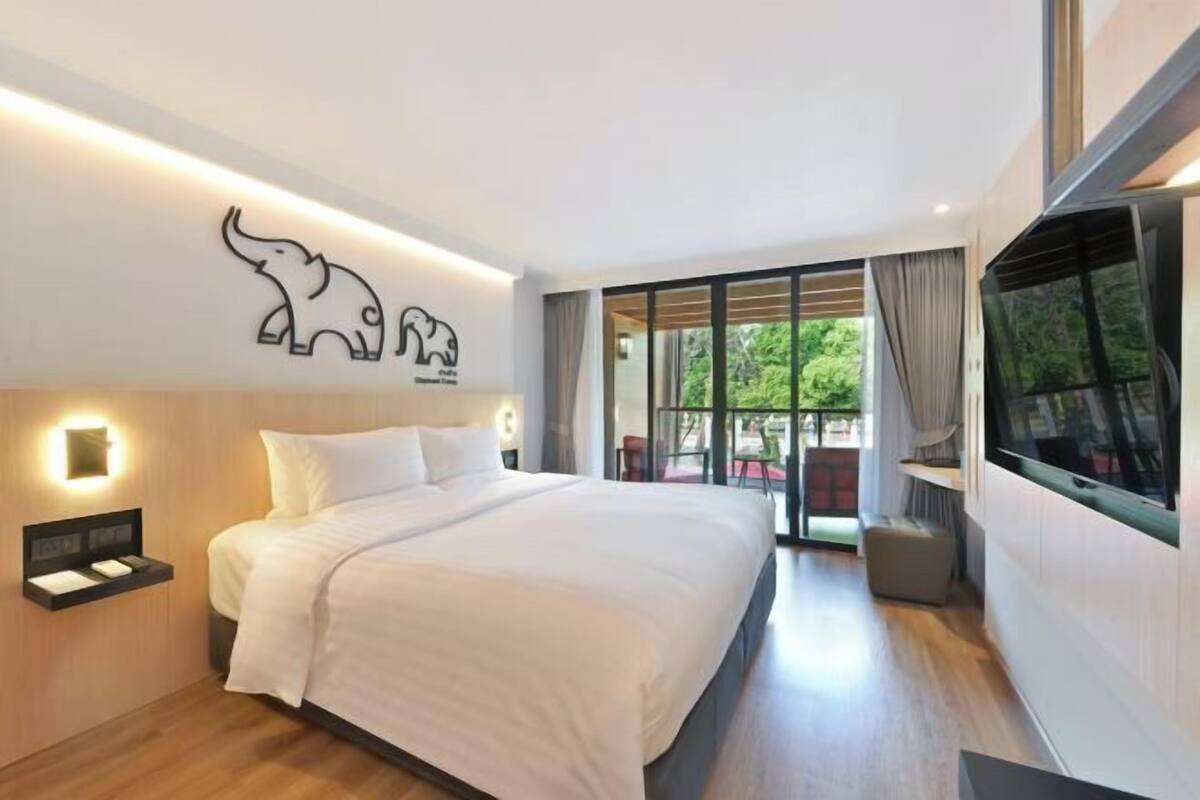 In-room safe, iron/ironing board, free WiFi