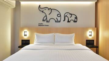 Superior Room, 1 King Bed, Balcony, Garden View | In-room safe, iron/ironing board, free WiFi