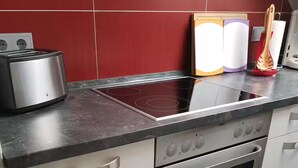 Private kitchen - Modern 2-room attic apartment in the heart of the Rhön (Ostheim vor der Rhön)