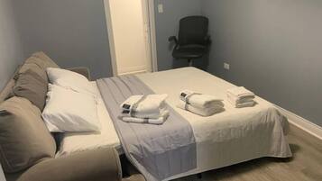 2 bedrooms, iron/ironing board, WiFi, bed sheets