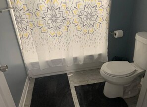 Handtücher, Seife, Toilettenpapier