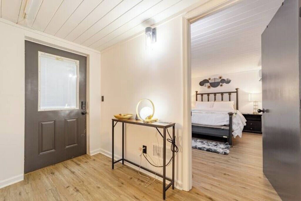 1 bedroom, desk, iron/ironing board, WiFi
