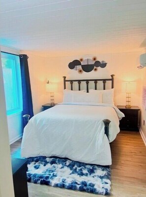 1 bedroom, desk, iron/ironing board, WiFi