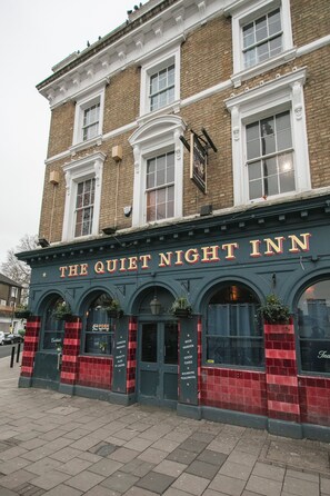 Exterior - Cozy 2-Bed Apartment in Notting Hill! Wi-Fi! Bathtub! Sleeps 4 (London)